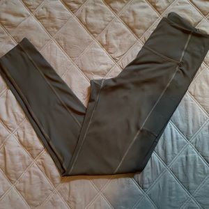 girlfriend collective. compressive leggings with pockets. size small.